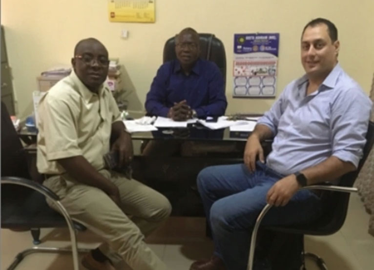 الدكتور عروة يوسف ناصر يتطوّع لتقديم خدمات طبّية في نيجيريا